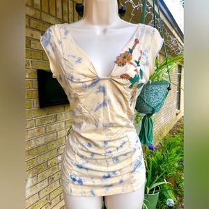KIMCHI & BLUE Urban Outfitters Beige & Blue Tie-Dye Embroidered Cap Sleeve Top S